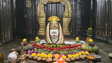 சதுரகிரி சுந்தரமகாலிங்கம் கோயிலில் ஐப்பசி பவுர்ணமியை முன்னிட்டு அன்னாபிஷேகம்