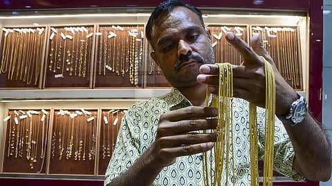 தங்கம் விலை பவுனுக்கு ரூ.400 உயர்வு: இன்றைய சந்தை நிலவரம்