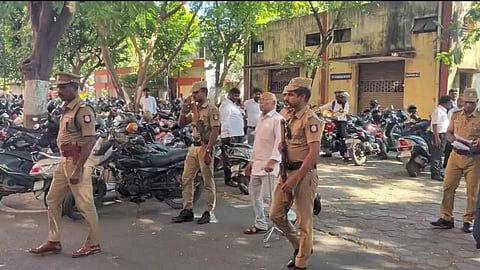 ஜெம் வீரமணி மீது பாலியல் புகார் அளித்த சிறுமி முன்னிலையில் சிறையில் நடந்த அடையாள அணிவகுப்பு