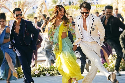 Akshay, Sonakshi and Tiger in a still from the song