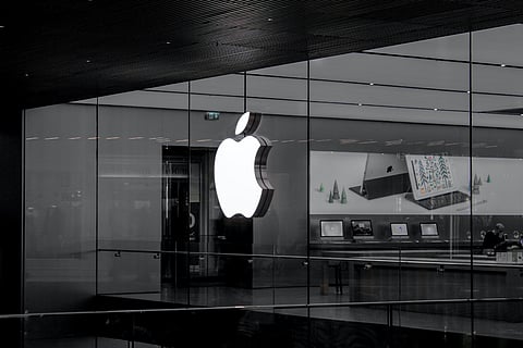 Apple hires dozens of AI experts from Google, builds secret research lab