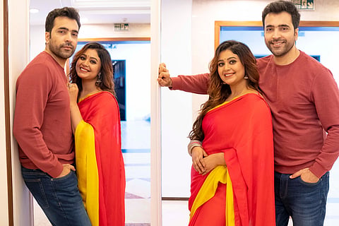 In frame: Abir-Ritabhari