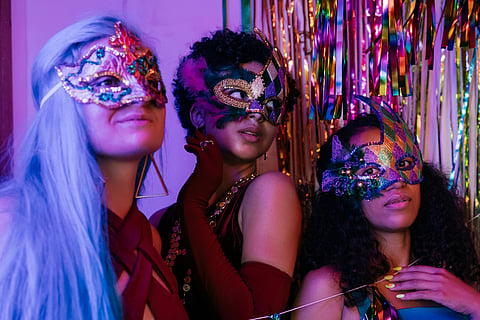 Here's how to host the ultimate themed dinner night