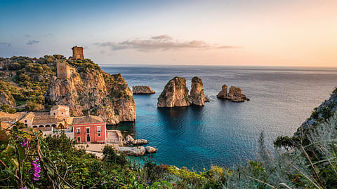 Why are tourism boards and airlines attracting tourists with free offerings in 2025?