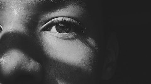 Master the ‘Triangle Method’ to flirt without being creepy