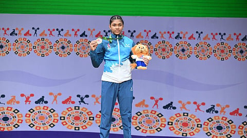 Koyel Bar breaks Youth World Record at the Commonwealth Weightlifting Championships