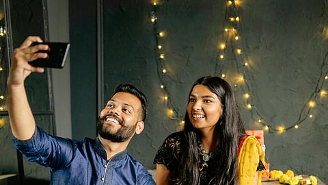 Diwali 2025: How to set up a photo booth for your house parties?