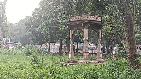 What do we know about the Panioty Fountain of Kolkata?