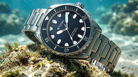 At the core lies Titan’s in-house automatic Calibre 7AC0, beating at 28,800 vibrations per hour (4 Hz)