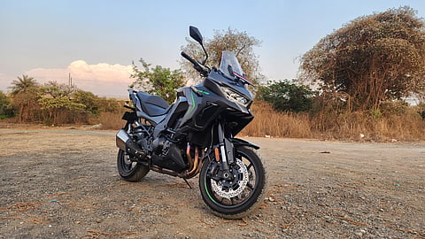 From the brilliantly designed twin LED tail lamps at the rear end to the robust 17-inch wheels that seamlessly complement the bike's commanding aesthetic