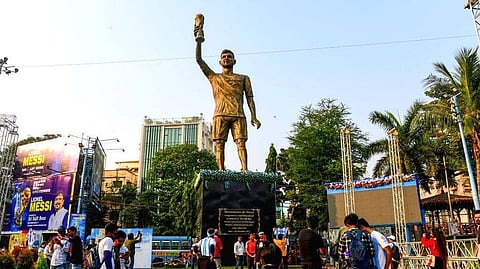 giant Messi statue in Kolkata