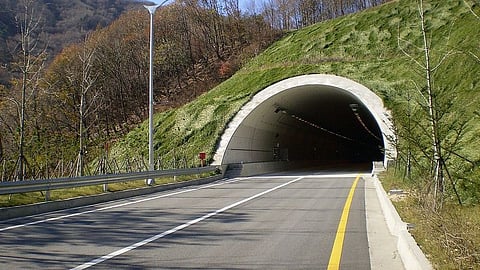 Zojila tunnel, a ₹6,500–₹6,800 crore Himalayan tunnel aiming for 2028 completion and year-round connectivit