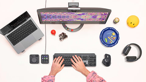 The 8,000 DPI sensor is precise and responsive across a wide range of surfaces, including glass
