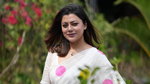 Why are milk sarees a growing trend in fashion?