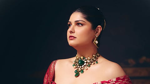 Anshula Kapoor picks a red Benarasi and emeralds by Amit Aggarwal and Raj Mahtani for her wedding reception