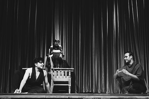Dot_(3)