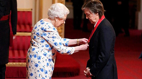 Paul McCartney and Queen Elizabeth