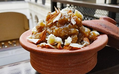 Badam Anjeer Aur Gud Ka Halwa