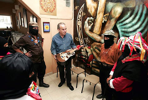 Oscar Chavez (centre/AP Photo/Eduardo Verudog, File)