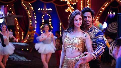 A still from Duniya Sharma Jayegi from Khaali Peeli