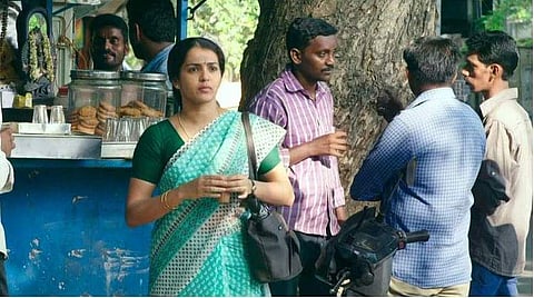 A still from Sivaranjaniyum Innum Sila Pengalum