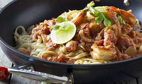 Recipe: This 30 minute Chilli, Tomato & Prawn Linguine is quick and delicious