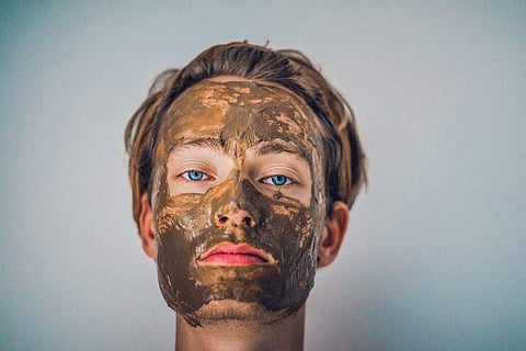 Multani mitti comes in a wide variety of natural hues, including brown, green, and white