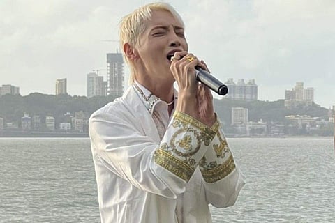 South Korean singer-composer Aoora performs RD Burman's 'Yeh Shaam Mastani' at Marine Drive