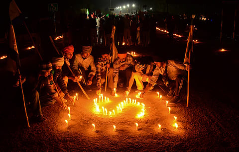 ರೈತರಿಂದ ಕ್ಯಾಂಡಲ್ ಲೈಟ್ ಮಾರ್ಚ್