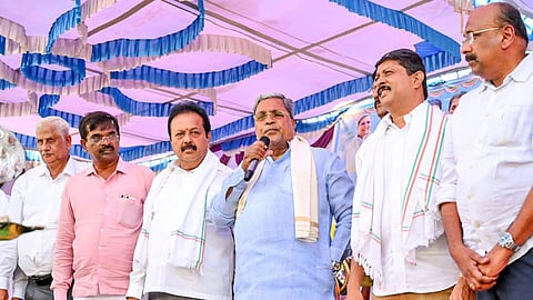 ಮಂಡ್ಯ ಜಿಲ್ಲೆಯ ಮಳವಳ್ಳಿಯಲ್ಲಿ ಭಾನುವಾರ ಕನಕ ಭವನ ಉದ್ಘಾಟನೆ ಸಮಾರಂಭದಲ್ಲಿ ಮುಖ್ಯಮಂತ್ರಿ ಸಿದ್ದರಾಮಯ್ಯ ಮಾತನಾಡಿದರು.