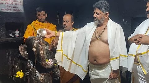 ಗೋಕರ್ಣ ಆತ್ಮಲಿಂಗಕ್ಕೆ ಡಿ ಕೆ ಶಿವಕುಮಾರ್ ಪೂಜೆ
