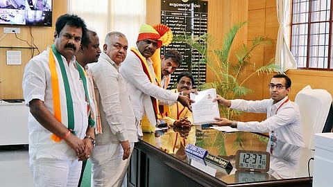 ಬೆಂಗಳೂರು ಗ್ರಾಮಾಂತರದಿಂದ ಡಿಕೆ ಸುರೇಶ್
ನಾಮಪತ್ರ ಸಲ್ಲಿಕೆ