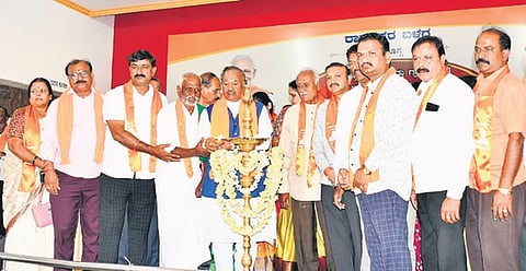ಬೂತ್ ಕಾರ್ಯಕರ್ತರ ಸಮಾವೇಶವನ್ನು ಮಾಜಿ ಡಿಸಿಎಂ ಕೆ.ಎಸ್.ಈಶ್ವರಪ್ಪ ಮತ್ತಿತರರು ಉದ್ಘಾಟಿಸಿದರು.