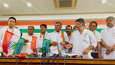 ಕೆಪಿಸಿಸಿ ಕಚೇರಿಯಲ್ಲಿ ನಡೆದ ಕಾರ್ಯಕ್ರಮದಲ್ಲಿ ಮಂಡ್ಯ ಜಿಲ್ಲೆಯ ಜೆಡಿಎಸ್ ನಾಯಕರಾದ ಮಾಜಿ ವಿಧಾನ ಪರಿಷತ್ ಸದಸ್ಯರಾದ ಮರಿತಿಬ್ಬೇಗೌಡ, ಅಪ್ಪಾಜಿಗೌಡ ಕಾಂಗ್ರೆಸ್ ಸೇರ್ಪಡೆಯಾದರು.