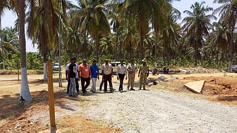 ಚುನಾವಣಾಧಿಕಾರಿಗಳು.