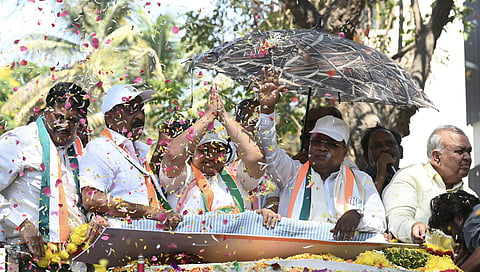 ಮುಖ್ಯಮಂತ್ರಿ ಸಿದ್ದರಾಮಯ್ಯರಿಂದ ರೋಡ್ ಶೋ