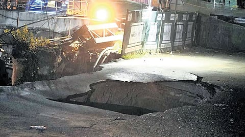 ಬೋರ್ ಬ್ಯಾಂಕ್ ರಸ್ತೆಯಲ್ಲಿ ನಿರ್ಮಾಣವಾದ ಗುಂಡಿ