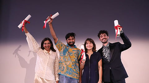 'ಸನ್ ಫ್ಲವರ್ಸ್ ವರ್ ದಿ ಫರ್ಸ್ಟ್ ಒನ್ಸ್ ಟು ನೋ' ಚಿತ್ರತಂಡ.