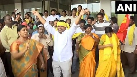 ಅಮರಾವತಿಯಲ್ಲಿ
ಟಿಡಿಪಿ ಕಾರ್ಯಕರ್ತರ ಸಂಭ್ರಮ