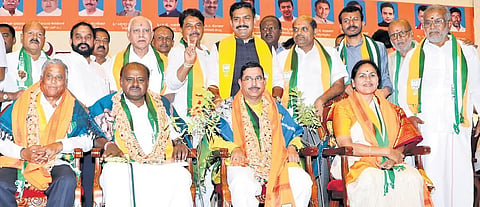 ಬಿಜೆಪಿ-ಜೆಡಿಎಸ್ ಸಂಸದರು, ಸಚಿವರಿಗೆ ಅರಮನೆ ಮೈದಾನದಲ್ಲಿ ಸನ್ಮಾನ