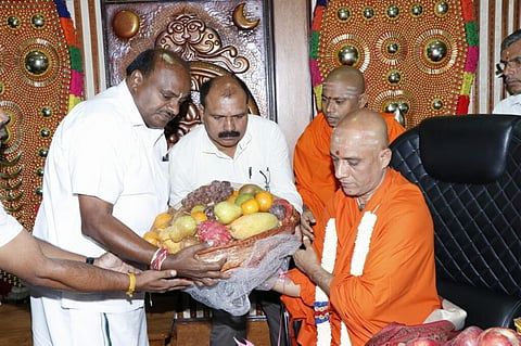 ಆದಿಚುಂಚನಗಿರಿ ಮಠಕ್ಕೆ ಹೆಚ್.ಡಿ ಕುಮಾರಸ್ವಾಮಿ ಭೇಟಿ