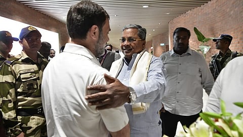 ರಾಹುಲ್ ಗಾಂಧಿಯವರನ್ನು ಬರಮಾಡಿಕೊಂಡ ಸಿಎಂ ಸಿದ್ದರಾಮಯ್ಯ