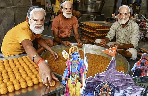 ಬಿಜೆಪಿ ಬೆಂಬಲಿಗರು ಸಂಭ್ರಮಾಚರಣೆಗೆ ಸಿದ್ಧತೆ ನಡೆಸುತ್ತಿರುವುದು