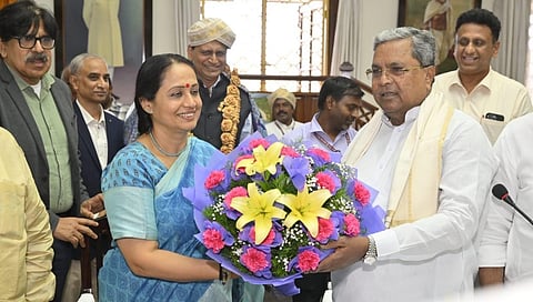 ನೂತನ ಮುಖ್ಯ ಕಾರ್ಯದರ್ಶಿ ಶಾಲಿನಿ ರಜನೀಶ್ ಅವರಿಗೆ ಸಿಎಂ ಸಿದ್ದರಾಮಯ್ಯ ಶುಭ ಕೋರಿದರು.