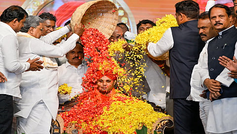 ಇಮ್ಮಡಿ ಸಿದ್ಧರಾಮೇಶ್ವರ ಸ್ವಾಮೀಜಿಯವರ ದೀಕ್ಷಾ ರಜತ ಮಹೋತ್ಸವದಲ್ಲಿ ಸಿಎಂ ಸಿದ್ದರಾಮಯ್ಯ ಮತ್ತಿತರರು