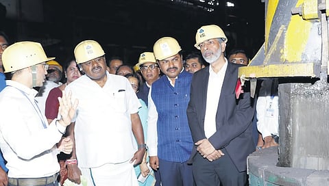 ವಿಐಎಸ್ಎಲ್ ಘಟಕಕ್ಕೆ ಕುಮಾರಸ್ವಾಮಿ ಭೇಟಿ