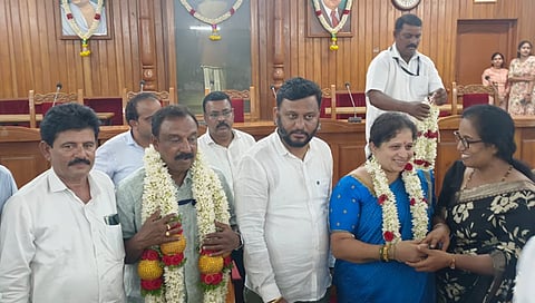 ಶಾಸಕ ಸ್ವರೂಪ್ ಪ್ರಕಾಶ್ ಜೊತೆ ಎಂ.ಚಂದ್ರೇಗೌಡ, ಮತ್ತು ಲತಾದೇವಿ ಸುರೇಶ್