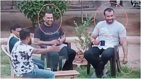 ಜೈಲಿನಲ್ಲಿ ದರ್ಶನ್ ಗೆ ರಾಜಾತಿಥ್ಯ: ಫೋಟೋ ವೈರಲ್ ಬೆನ್ನಲ್ಲೇ ಪರಪ್ಪನ ಅಗ್ರಹಾರದ 7 ಅಧಿಕಾರಿಗಳು ಸಸ್ಪೆಂಡ್