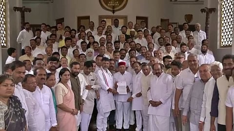 ಕುಮಾರಸ್ವಾಮಿ, ನಿರಾಣಿ ವಿರುದ್ಧವೂ ಪ್ರಾಸಿಕ್ಯೂಷನ್ಗೆ ಅನುಮತಿ ನೀಡುವಂತೆ
ರಾಜ್ಯಪಾಲರಿಗೆ ಮನವಿ