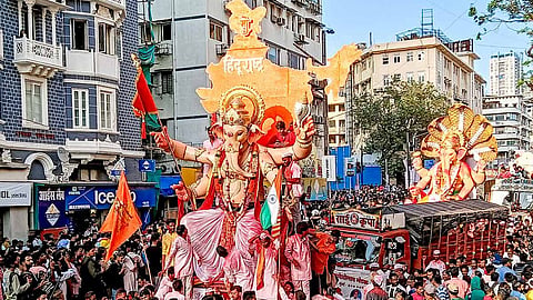ಅದ್ದೂರಿ ಗಣೇಶ ವಿಸರ್ಜನೆ ಮೆರವಣಿಗೆ ಚಿತ್ರ